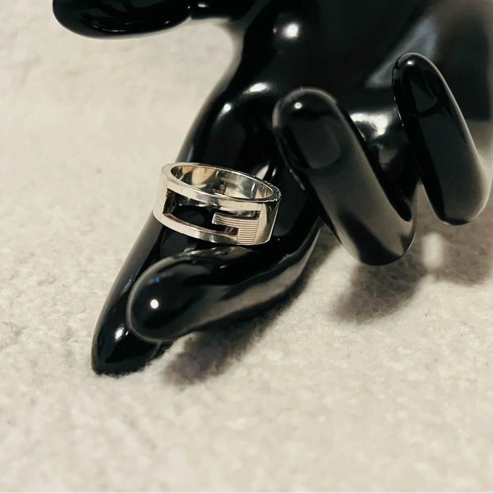 Gucci Cutout G Silver Ring - Picture 9 of 11